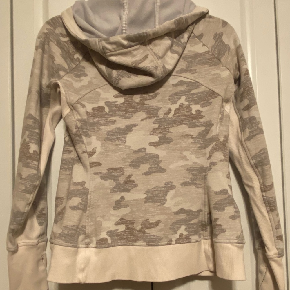 Athleta Triumph Hoodie Soft Gray Beige Camo Size Small—See Description - Picture 2 of 7